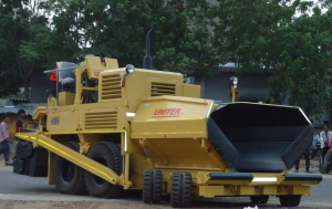 Wet Mix Paver Finisher Machine